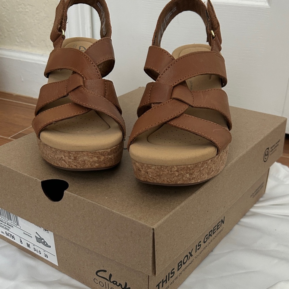 Clarks Women's Tan Strappy Sandals